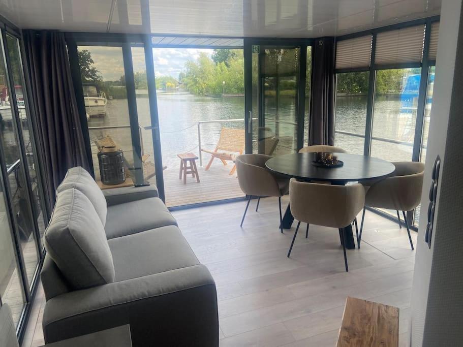 La Mare Houseboat Hotel Nederhorst den Berg Екстериор снимка